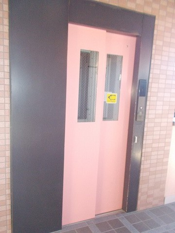 ビューハイツ吉備路のエントランス