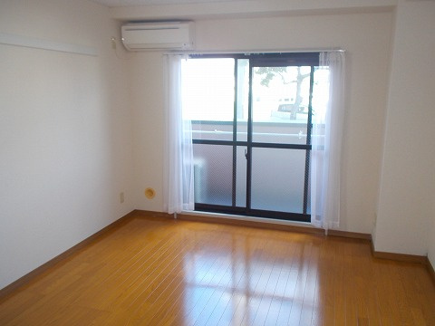 ビューハイツ吉備路の居間・リビング