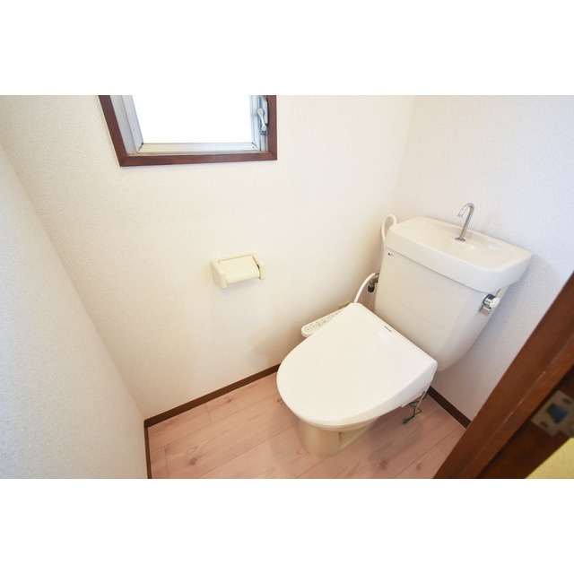 サンライトビルのトイレ|ゆったりとした空間のトイレです