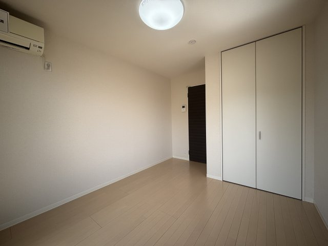 レジデンス　Ｍ　ホシの寝室|6.7帖の洋室♪