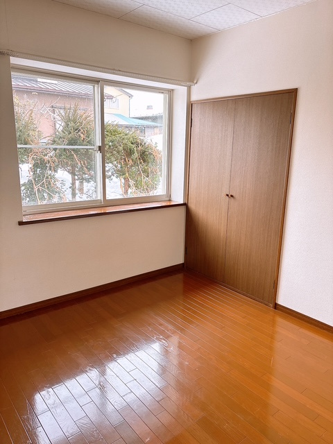 センチュリーなりけの洋室|落ち着いた色調の洋室です