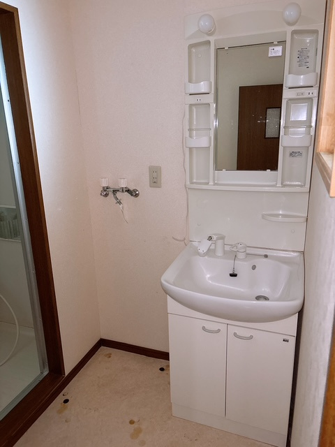 センチュリーなりけの洗面所|明るい洗面所です