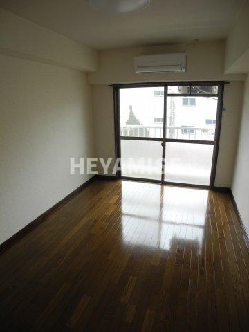 オランダ坂下ビルの居間・リビング|※類似間取りの別のお部屋の写真です※