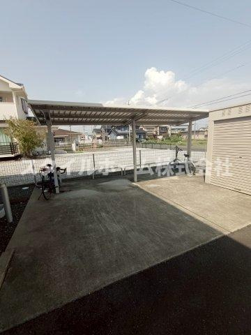 プレミール小坂井の駐車場