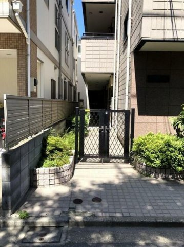 豊島区北大塚３丁目の賃貸マンションのエントランス