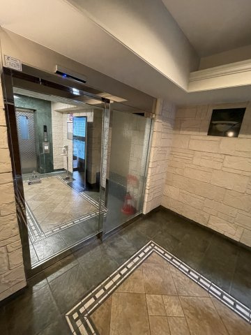 新宿区西新宿５丁目の賃貸マンションのロビー