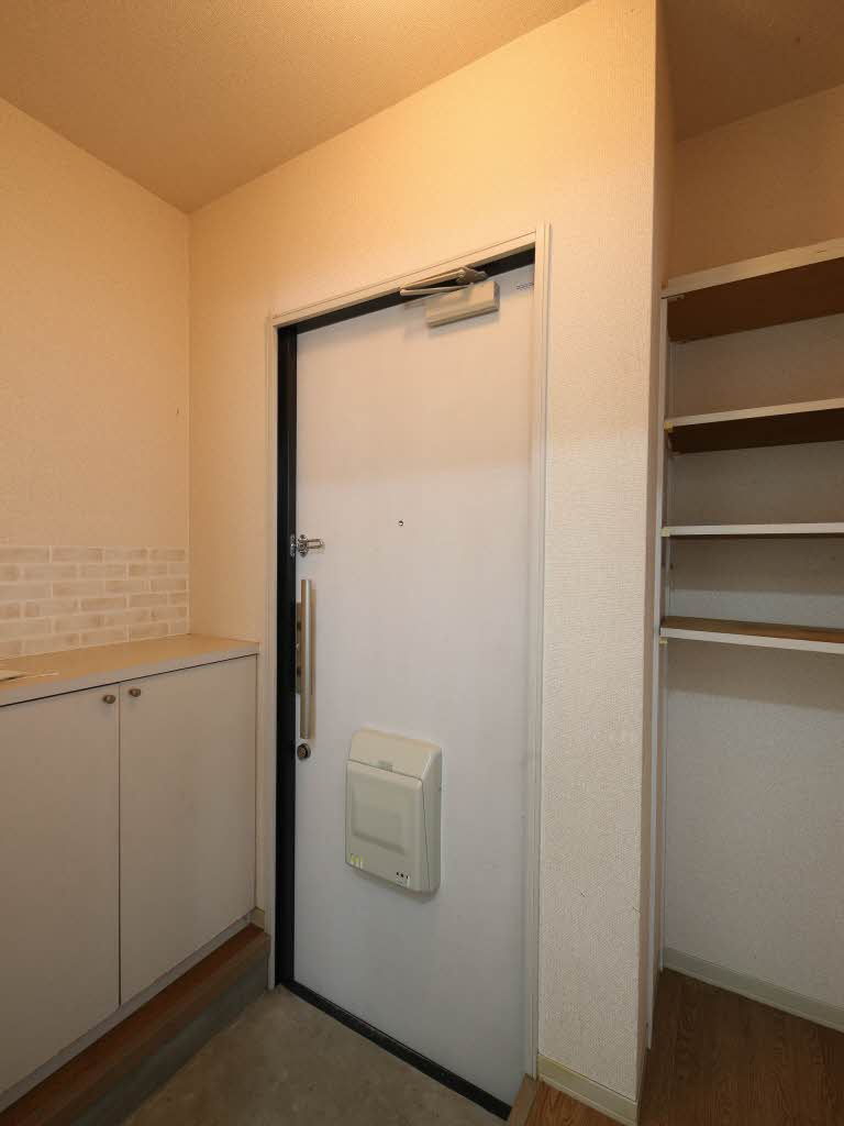 ビューハイム原田　Ａ棟の玄関|明るい玄関です