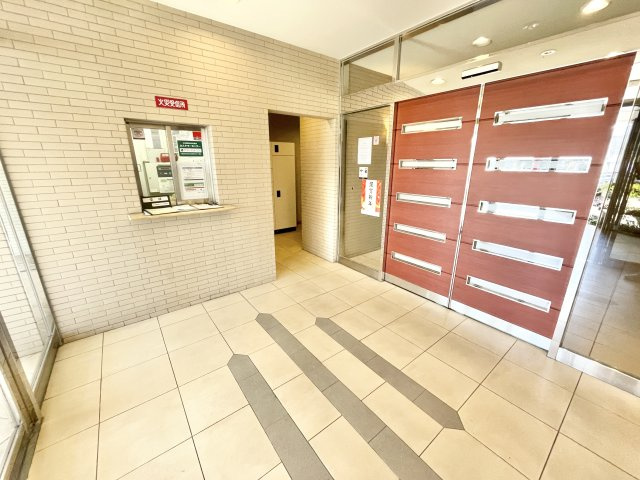 グランアッシュ寝屋川シティマークノースリッジのエントランス|落ち着いたエントランスです