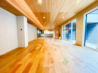 【居間・リビング】 | 世田谷区用賀1丁目 | 約38.3帖の広々LDK、ゲストを呼んでも余裕のある広さです