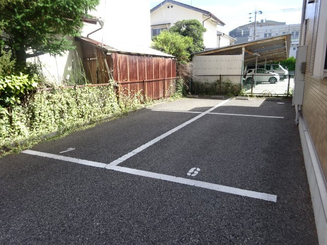 神戸市西区王塚台６丁目のアパートの駐車場