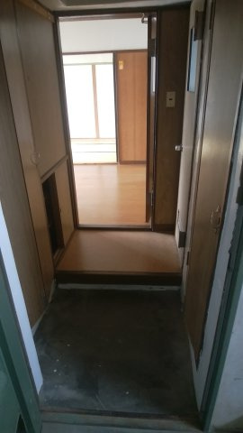 若草501マンションの玄関