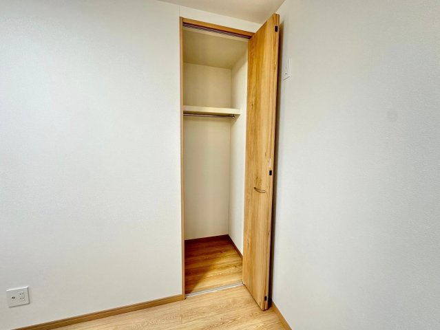 京都市西京区山田南山田町　未入居物件の収納