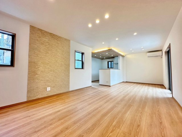 京都市西京区山田南山田町　未入居物件の居間・リビング