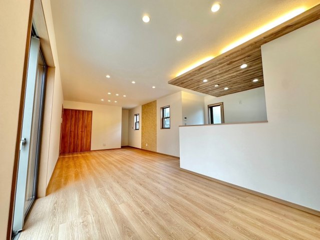 京都市西京区山田南山田町　未入居物件の居間・リビング