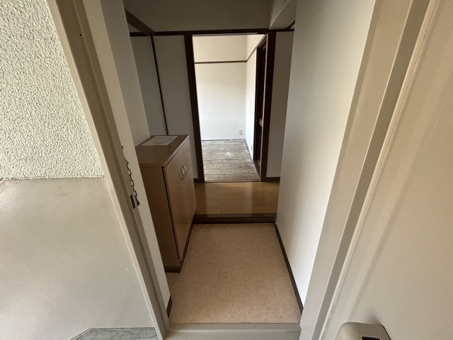 垂水農住３号棟の玄関