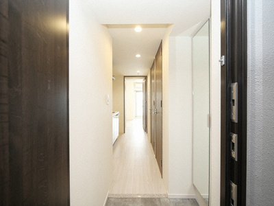 【玄関】 | プレサンス塚本アクミリオン | 明るい玄関です