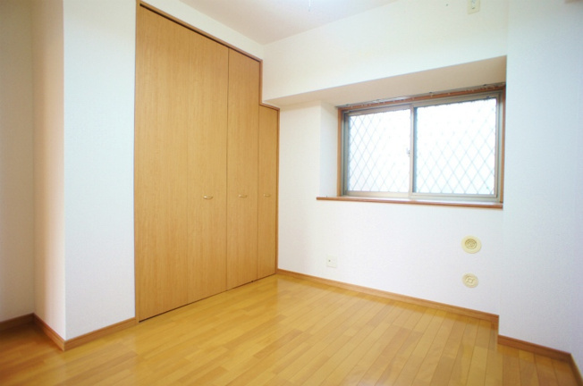 ラフォーレ諏訪野セントレ【キャッシュバック対象物件】の洋室|使い勝手のいい洋室です