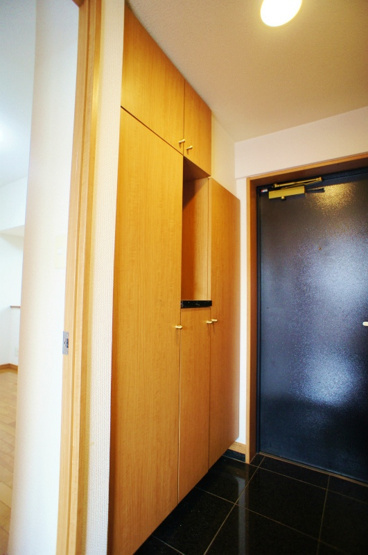 ラフォーレ諏訪野セントレ【キャッシュバック対象物件】の玄関|きれいな玄関です