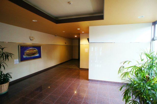 ラフォーレ諏訪野セントレ【キャッシュバック対象物件】のエントランス|毎日通るエントランスはこのようになっています