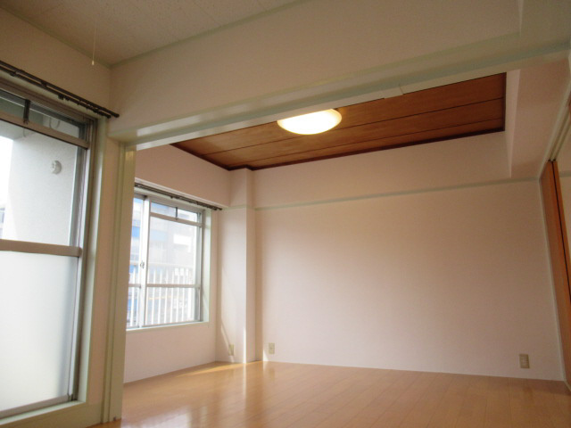 福田ハイツの居間・リビング