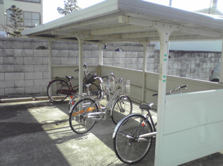 【その他共用部分】 | 屋根付きの駐輪場があります