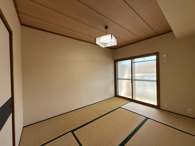 メゾン今在家の寝室