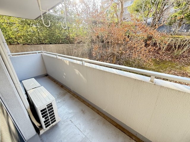 長池公園せせらぎ通り北３号棟のバルコニー|～2部屋から出入り可能なバルコニーです～