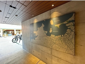 デュオフラッツ西新ＷＥＳＴのエントランス