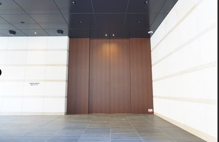 グランドメゾン上町台ザ・タワーのエントランス