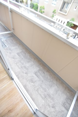 大阪市城東区関目１丁目の賃貸マンションのバルコニー