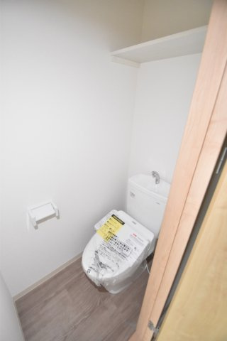 大阪市城東区関目１丁目の賃貸マンションのトイレ
