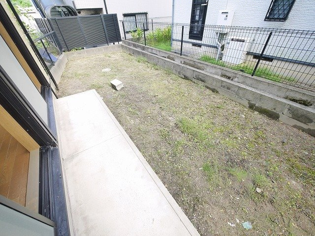 エステートピア阪本の庭