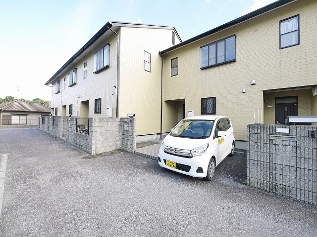 エステートピア阪本の駐車場