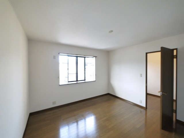 エステートピア阪本の洋室