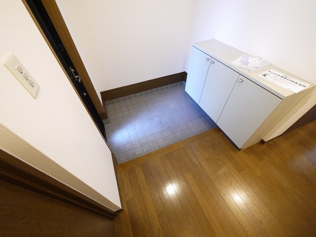 エステートピア阪本の玄関