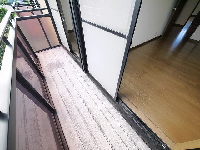 エステートピア阪本のバルコニー