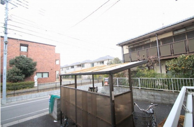 【駐車場】 | アルベールB | 敷地内に自転車置き場があります(^^)/