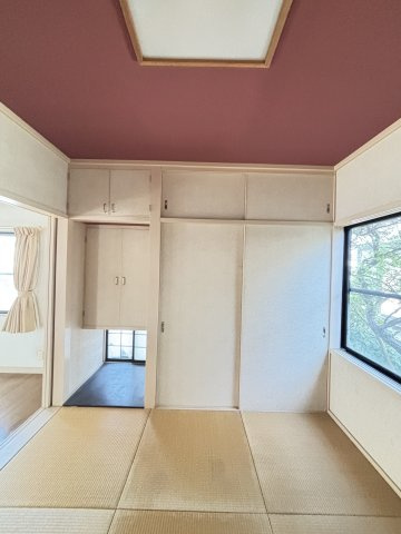 生活便利な立地×明るい室内の西福原戸建の和室