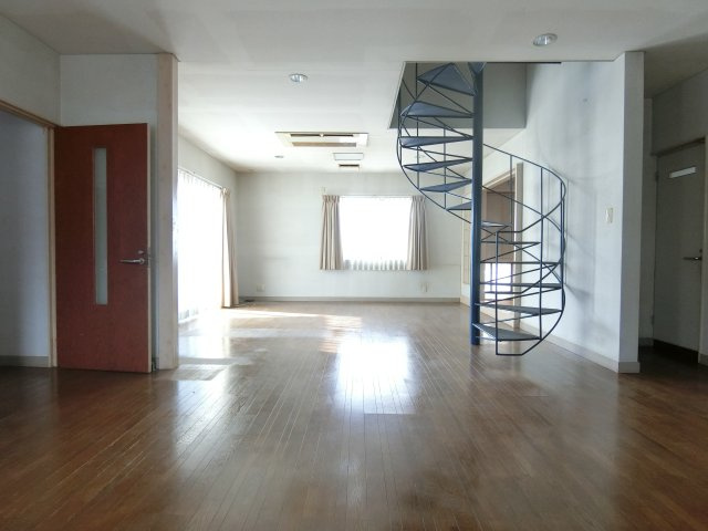 西福原9丁目戸建の居間・リビング