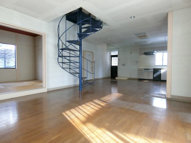 西福原9丁目戸建の居間・リビング