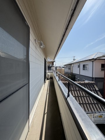 生活便利な立地×明るい室内の西福原戸建のバルコニー