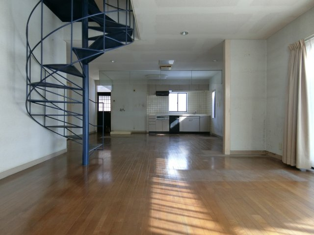 西福原9丁目戸建の居間・リビング