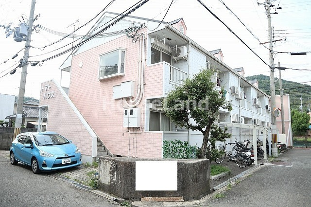 和歌山市栄谷のアパートの外観