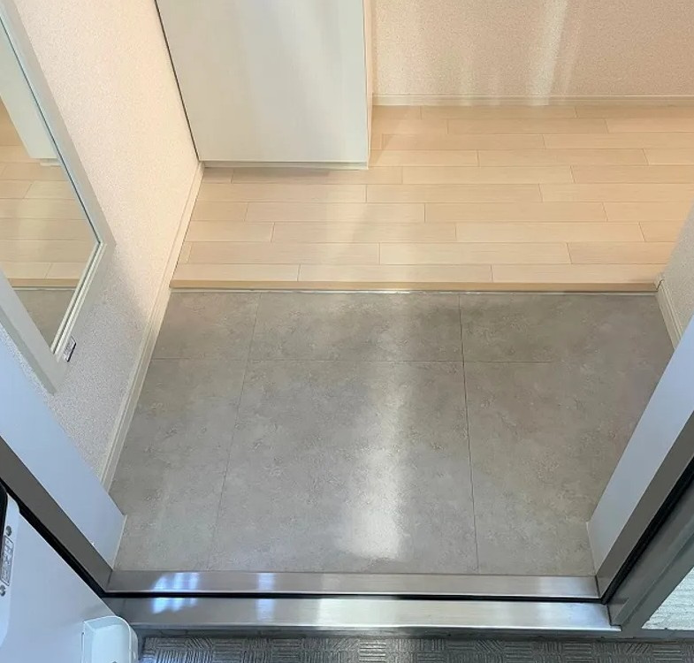 クレイノルナルミエール三郷の玄関