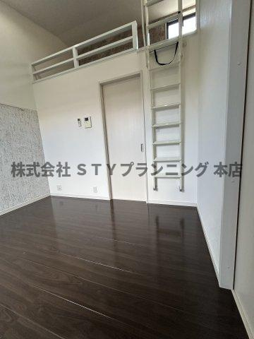 仲介手数料０円！アンリュエの居間・リビング