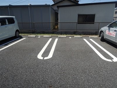 マロン　カスターノの駐車場