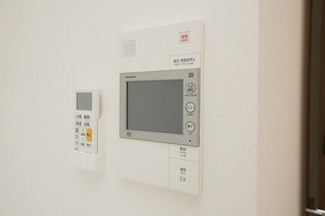 【セキュリティ】 | S-RESIDENCE堺筋本町Deux | モニター付きインターホンです
