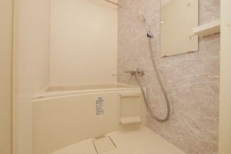 【浴室】 | S-RESIDENCE堺筋本町Deux | 落ち着いた空間のお風呂です