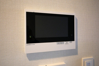 【セキュリティ】 | アーバネックス心斎橋EAST | モニター付きインターホンです