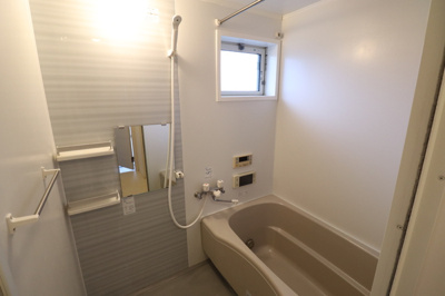 【浴室】 | フルール・プリムヴェール A棟 | 【フルール・プリムヴェール A棟】ユニットバスＴＶ付です。